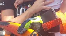 Bombeiros resgatam tucano preso em linhas de pipa, em Betim