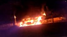 Incêndio destrói ônibus em Betim