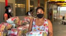 Nesta sexta-feira (21), acontece a distribuição dos kits alimentação nas escolas das regionais PTB e Teresópolis