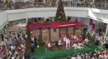 Chegada do Papai Noel ao Metropolitan atrai grande público