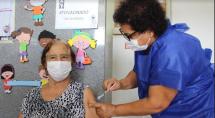 Idosos acima de 60 anos já podem receber a quarta dose da vacina contra a covid-19 em Betim