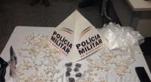 Menor é pego com 370 pedras de crack Menor é pego com 370 pedras de crack