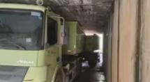 Carreta bitrem fica entalada em túnel que dá acesso ao bairro PTB, em Betim