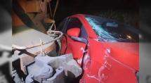Trem arrasta carro em ferrovia do bairro Santa Inês, em Betim