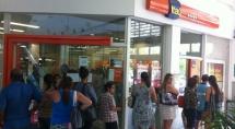 Greve nos bancos faz população sofrer nas filas com o tempo de espera