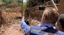 Prefeito vai ao Citrolândia e cobra: 'Vale tem que limpar esta lama contaminada'