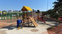 Praça do Encontro recebe melhorias na pista de caminhada e instalação de novos brinquedos