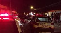 Dupla é morta com 16 tiros dentro de carro Dupla é morta com 16 tiros dentro de carro