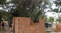 Terreno é invadido por 90 famílias Terreno é invadido por 90 famílias