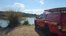 Meninas são socorridas após se afogarem na Lagoa Várzea das Flores, em Betim