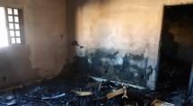 Bombeiros controlam incêndio que atingiu residência em Betim