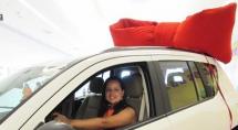 Monte Carmo entrega carro a ganhadora da promoção de natal