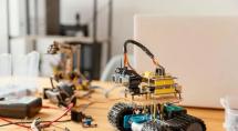 Inscrições abertas para cursos gratuitos de robótica industrial e operador de computador