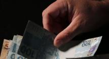 Governo estuda perdoar dívida de quem pegou empréstimo consignado do Auxílio Brasil