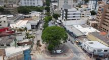 Quarteirão da avenida JK, em Betim, é interditado para obras de recuperação de rede de esgoto