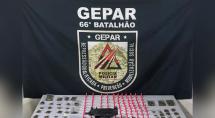 Dupla ligada ao Comando Vermelho é presa com armas e drogas no Jardim Petrópolis, em Betim