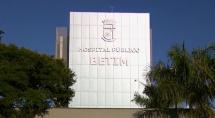 Corpo de rapaz com obesidade que morreu esperando exame em hospital de Betim é enterrado