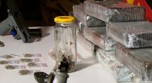 Motorista de aplicativo preso com 20 kg de cocaína tenta subornar policiais em Betim