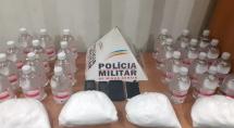 Casal suspeito de traficar drogas é preso pela PM escondido embaixo de cama em Betim