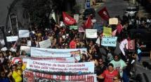 Trabalhadores fecham creches por falta de pagamento de reajustes Trabalhadores fecham creches por falta de pagamento de reajustes