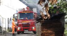 Incêndio atinge fábrica de colchões na BR-381 em Betim